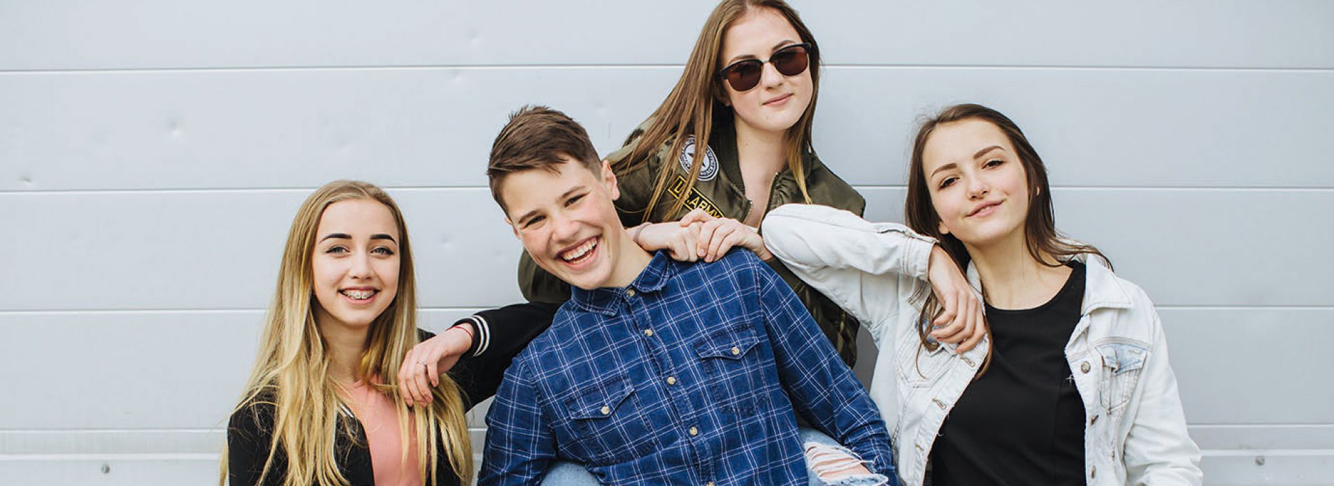 Summer holidays and teenage concept - group of smiling teenagers